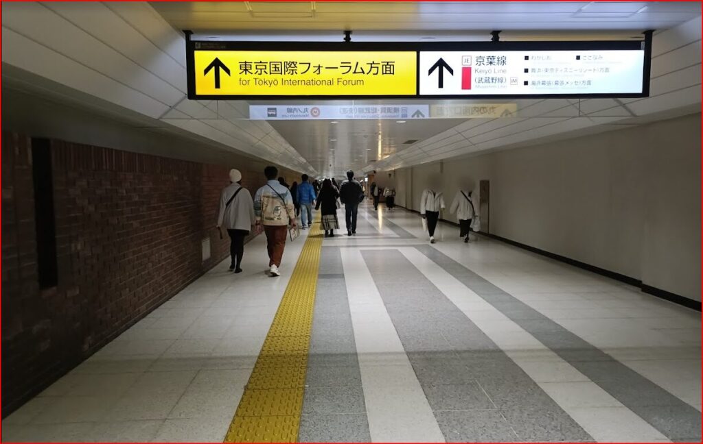 東京駅サンタ謎画像